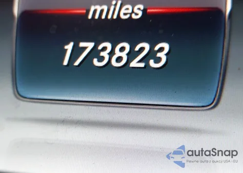 2016 Mercedes-Benz C 300 z USA, uszkodzony, nr VIN 55SWF4JB0GU099638